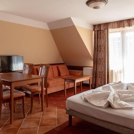 Bed and Breakfast Fonix Wellness *** 1 A Epulet Héviz Zewnętrze zdjęcie