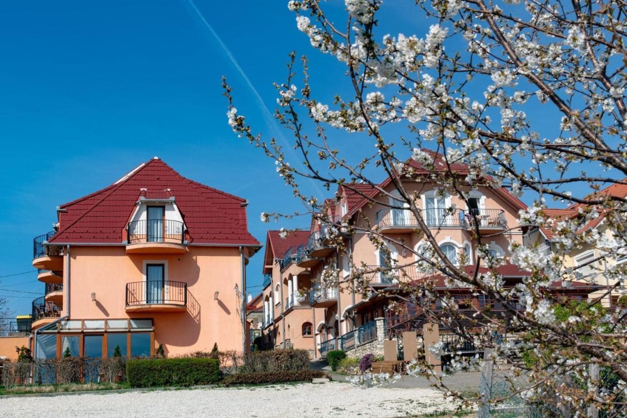 Bed and Breakfast Fonix Wellness *** 1 A Epulet Héviz Zewnętrze zdjęcie