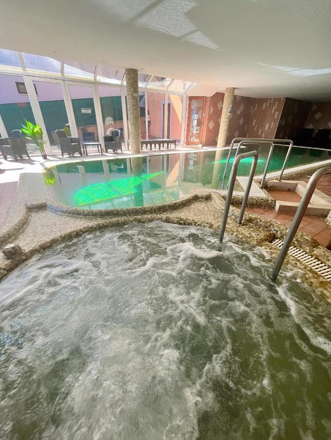 Bed and Breakfast Fonix Wellness *** 1 A Epulet Héviz Zewnętrze zdjęcie