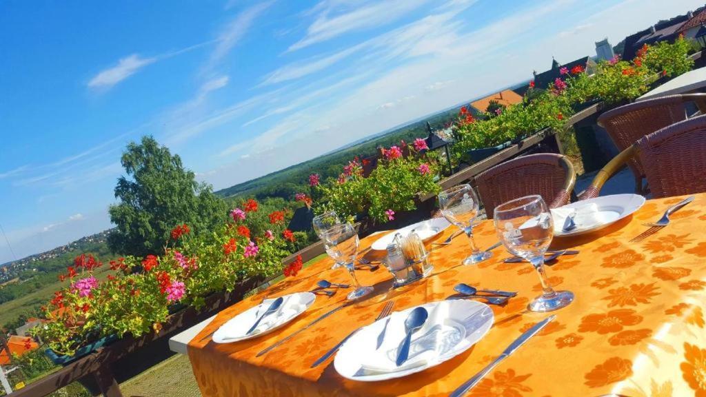 Bed and Breakfast Fonix Wellness *** 1 A Epulet Héviz Zewnętrze zdjęcie